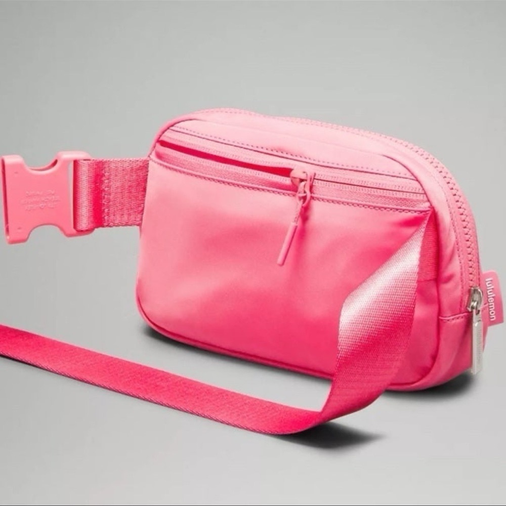 Lululemon Everywhere Belt Bag Sakura Pink Crossbody Bag Nwt - Picture 3 of 6